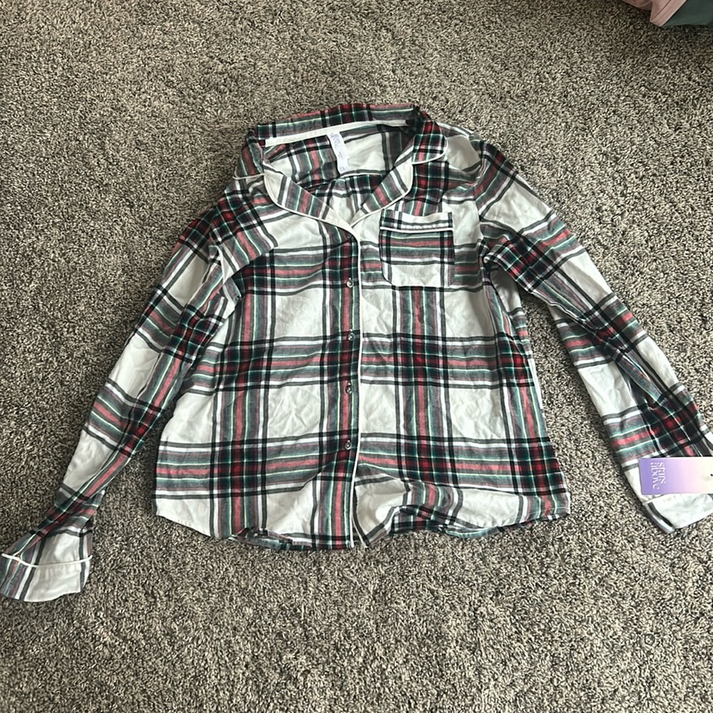 pajama top
tags on